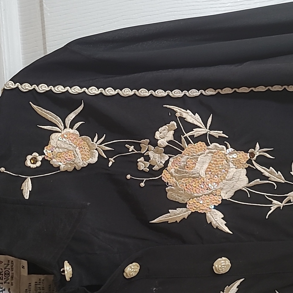 Embroidered tunic - Picture 2 of 8